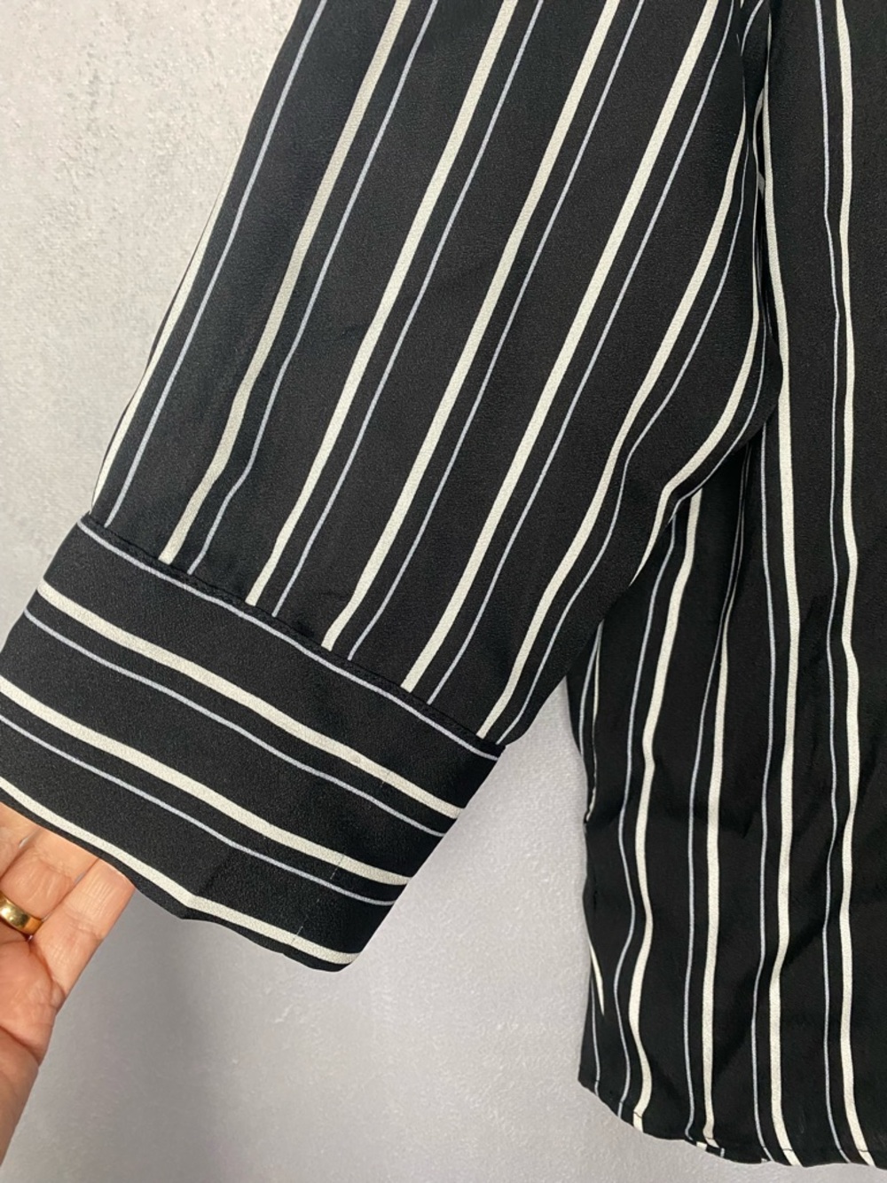 Tahari Striped Blouse Business Casual Sleek professional workwear essential S - Picture 4 of 7